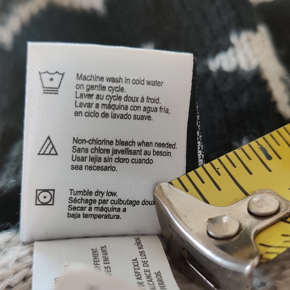 Hotel Doggie Black,White,Gray Knit Holiday Sweater w/ Snowflakes&Reindeers Sz Lg - Picture 7 of 10